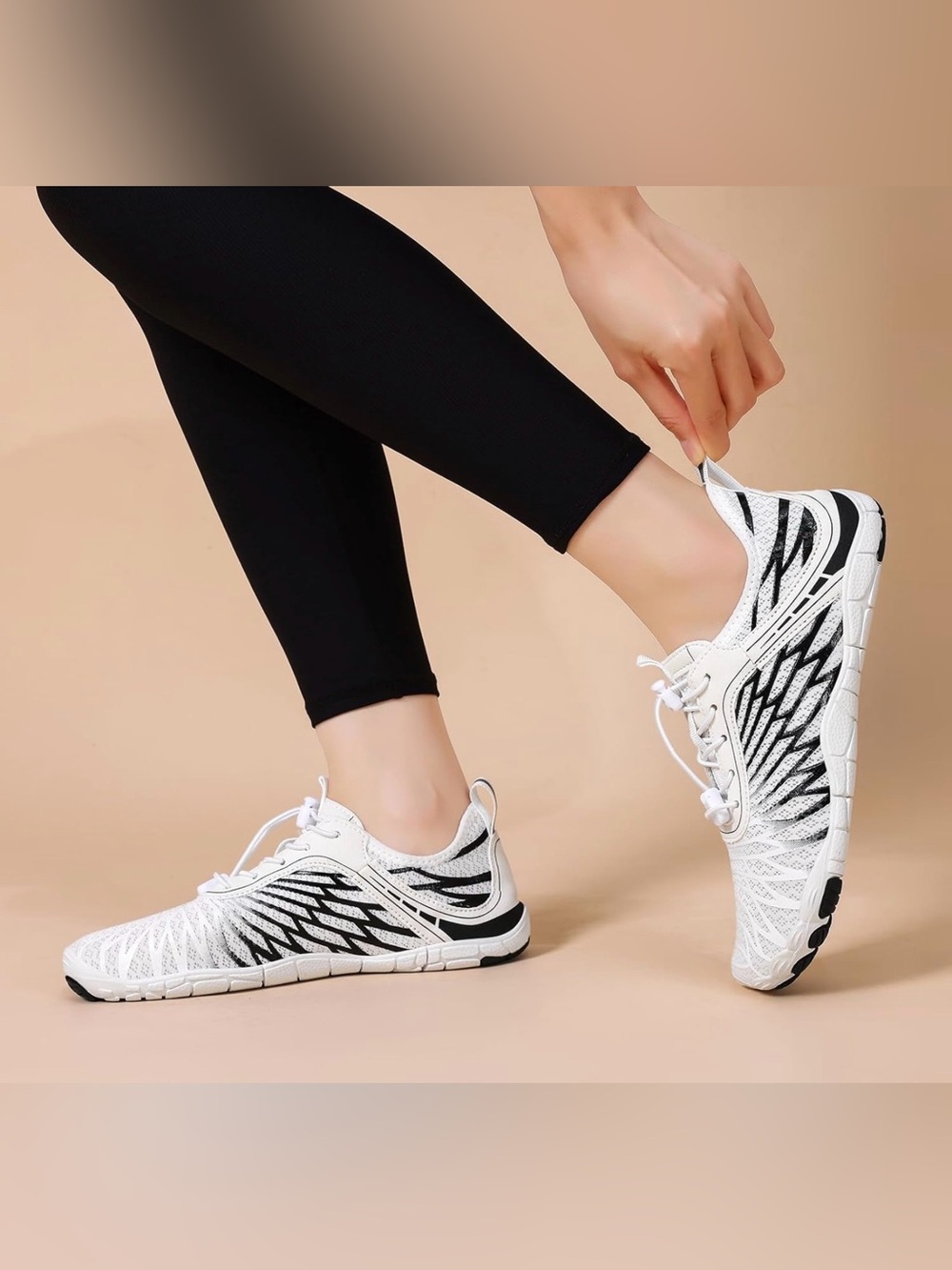 White & Black Lightweight Women's Sneakers-size 6 (36)